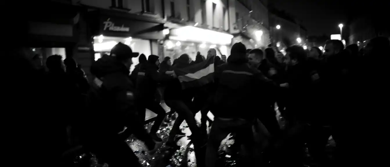 Предматчевый хаос в Забже: польские ультра разгромили заведение с венгерскими болельщиками